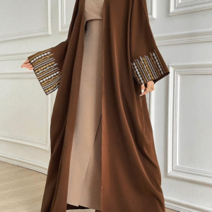 عباية نسائية مطرزة من الاكمام