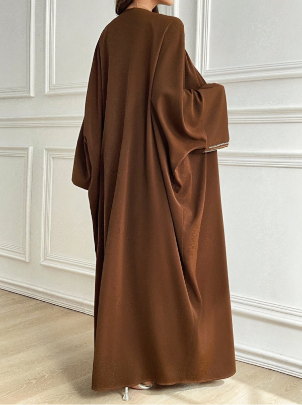 ⁦عباية نسائية مطرزة من الاكمام⁩ - الصورة ⁦2⁩